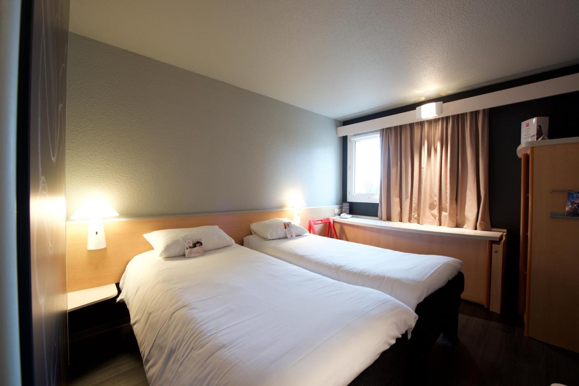Hotel Ibis Pau Lescar Habitación foto